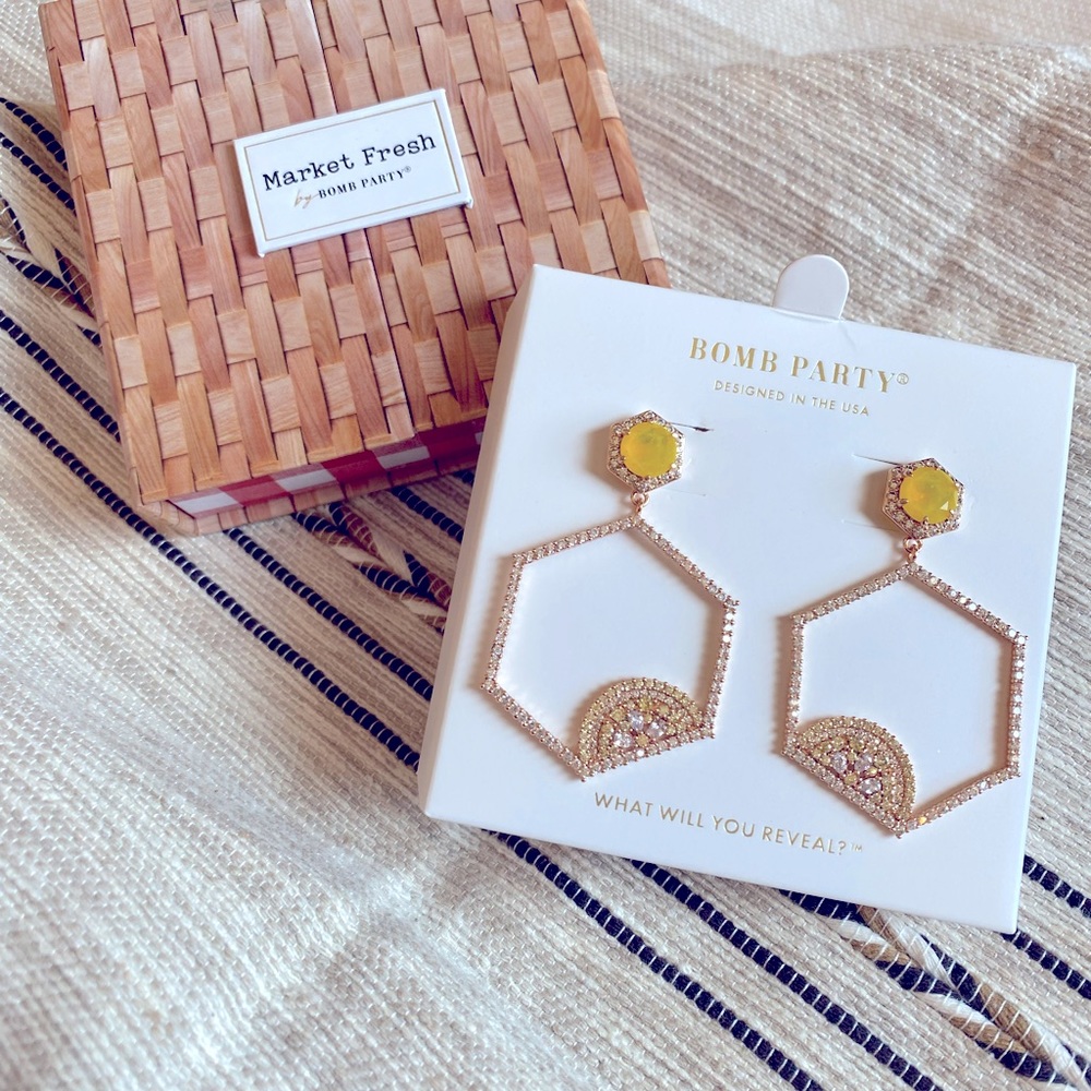 New in box ~Bomb Party Market Fresh ~The Sparkling Slice Earrings 🍋 Rose Gold